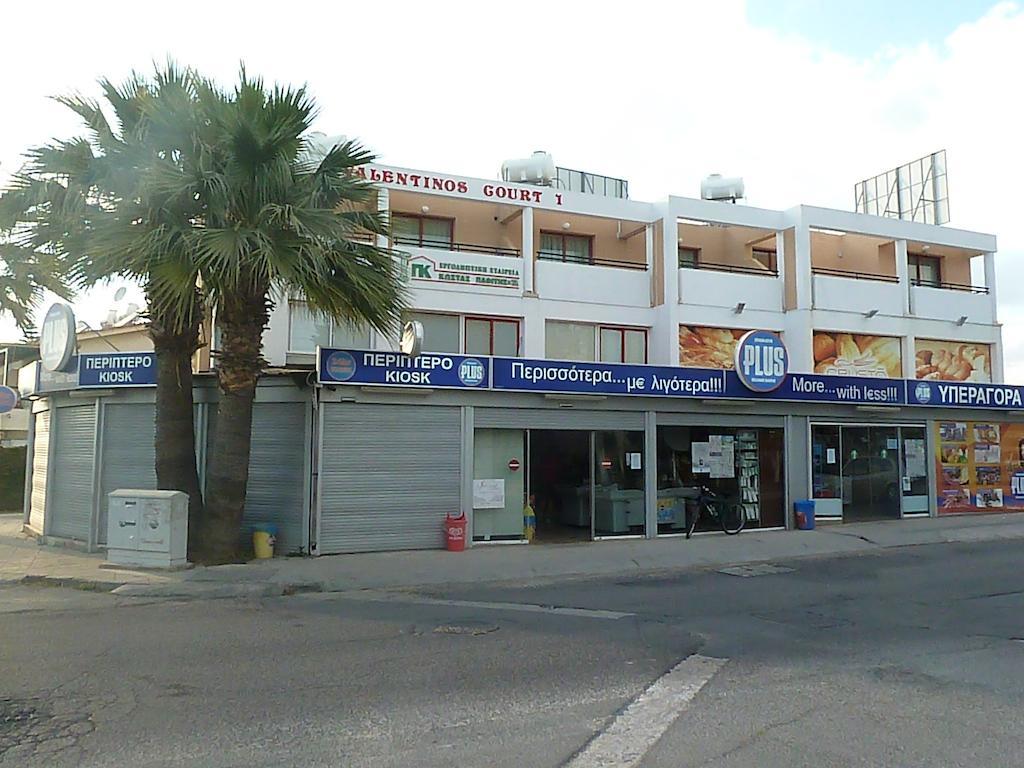 Valentinos Court Apartamento Paphos Habitación foto