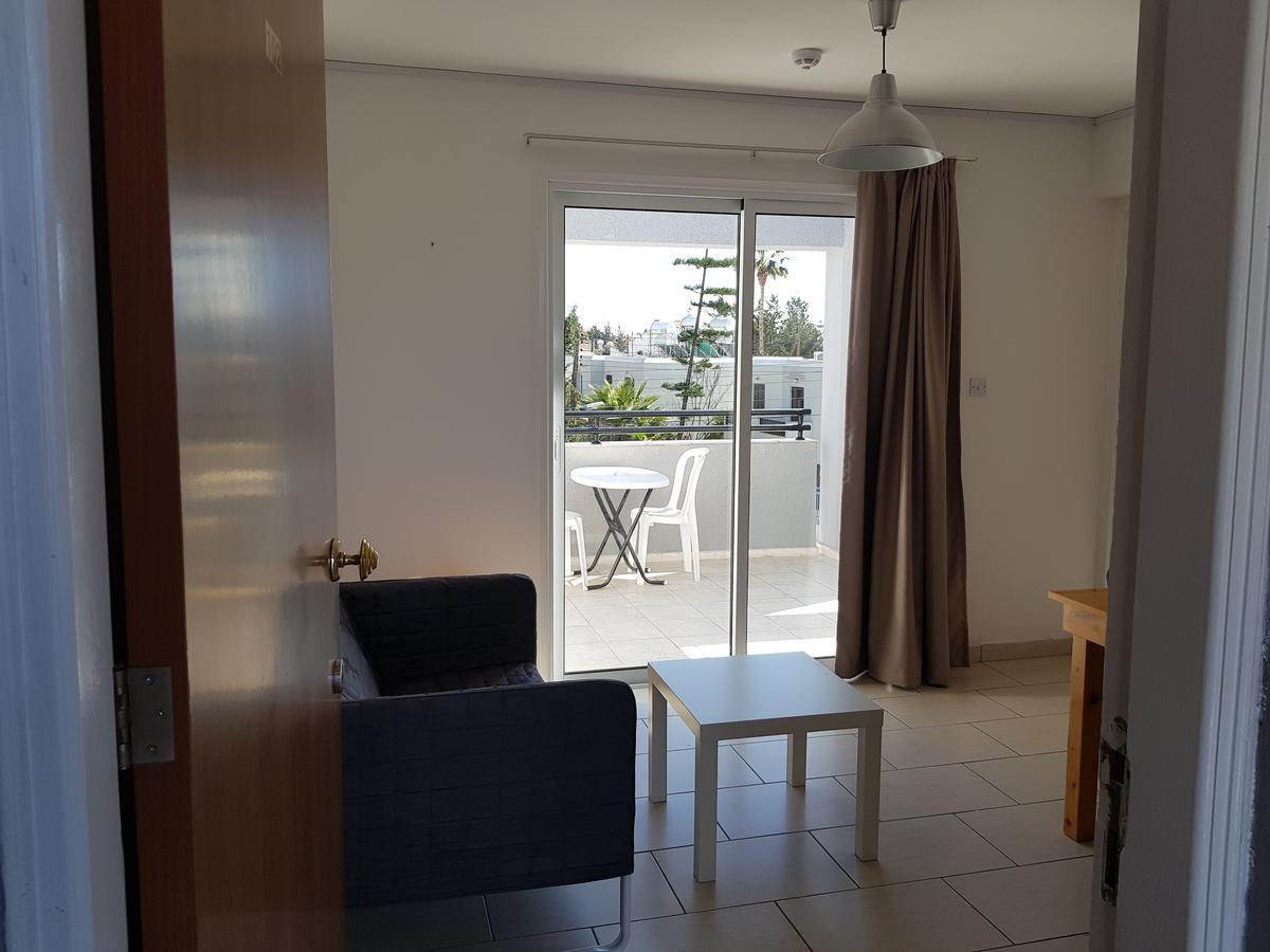 Valentinos Court Apartamento Paphos Exterior foto
