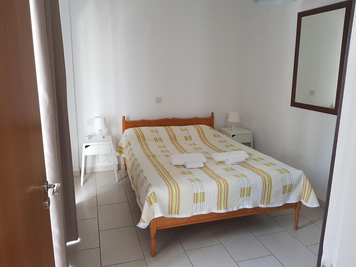 Valentinos Court Apartamento Paphos Exterior foto