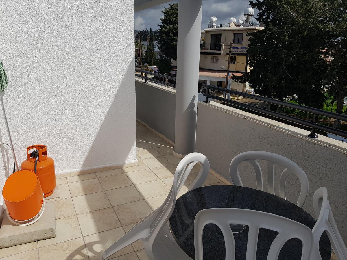 Valentinos Court Apartamento Paphos Exterior foto