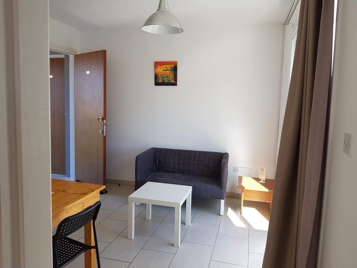 Valentinos Court Apartamento Paphos Exterior foto
