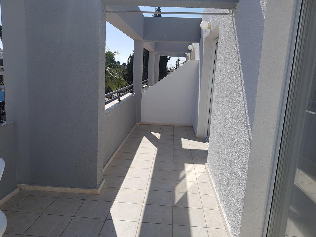 Valentinos Court Apartamento Paphos Exterior foto