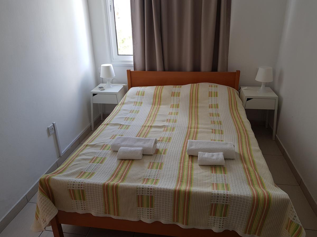 Valentinos Court Apartamento Paphos Exterior foto